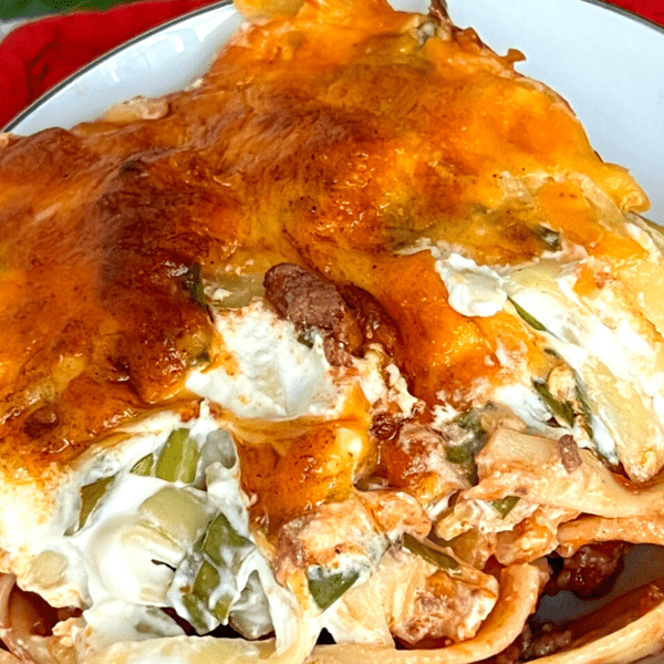 4-Layer Cheesy Ground Beef Casserole with Noodles That is Too Simple